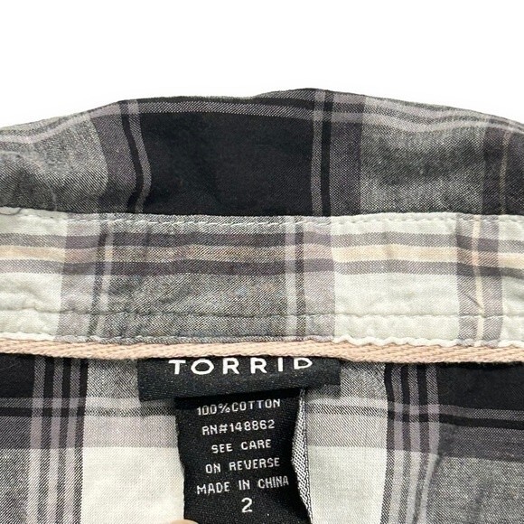 Torrid Plaid Long Sleeve Button Down Shirt Size 2 - Picture 5 of 8